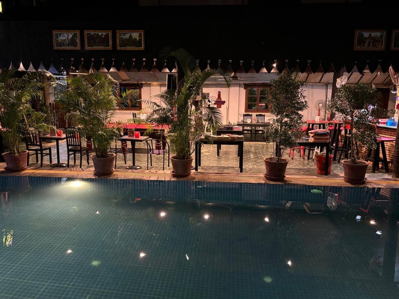 Hotel White Monkey 2*