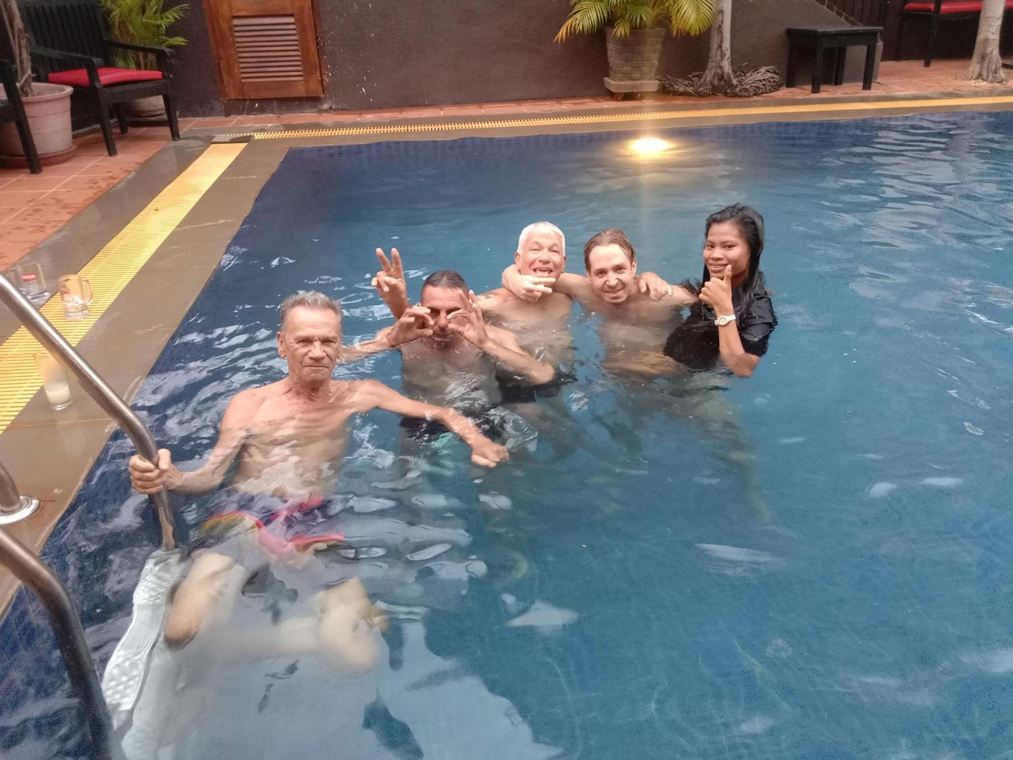 Hotel White Monkey 2*