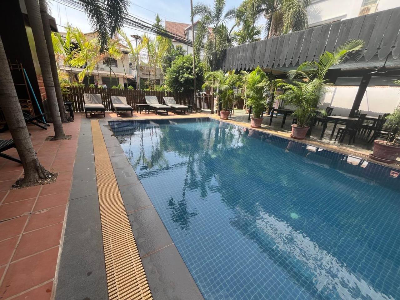 White Monkey Hotel 2*